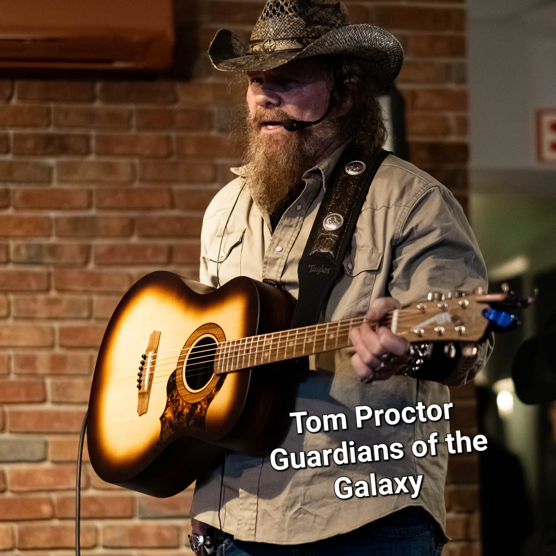 Artist with a Rask guitar, view 3
