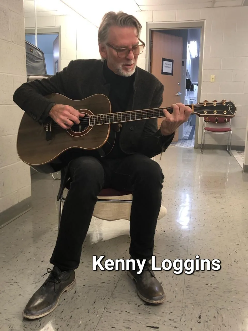 Artist with a Rask guitar, view 11